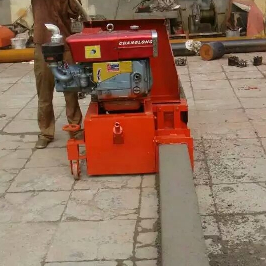 瀝青攔水帶成型機(jī)