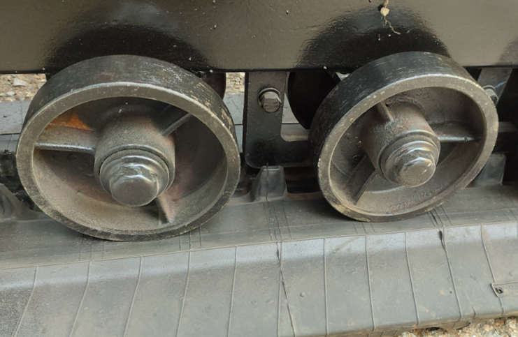 平口混凝土攪拌車(chē)履帶展示